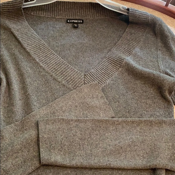Express gray sweater v-neck - Picture 4 of 4
